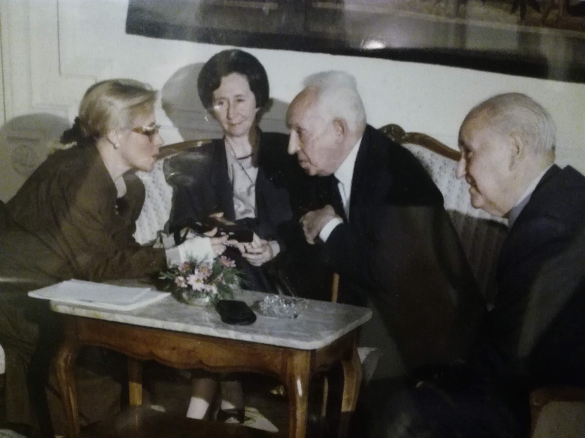 Con el eminente profesor Severo Ochoa, Premio Nóbel de Medicina, y su ayudante Dra. Margarita Salas, Premio Príncipe de Asturias. Madrid. 1991