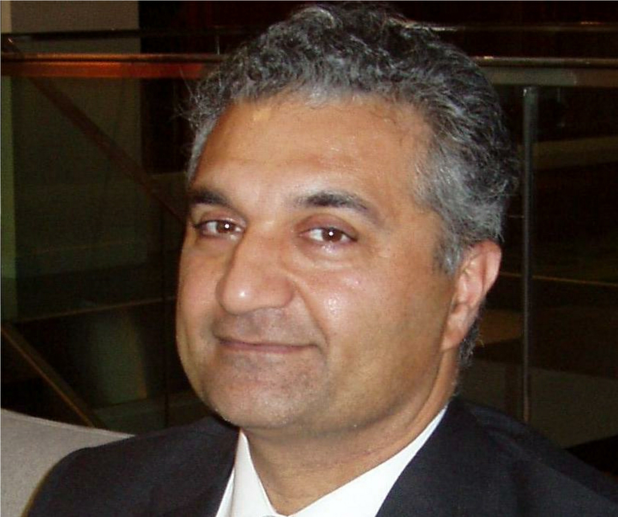 El Dr. Raymond Hílu es el gran entendido en la dieta Budwig, como heredero universal de los conocimientos y principios de la Dra. Budwig